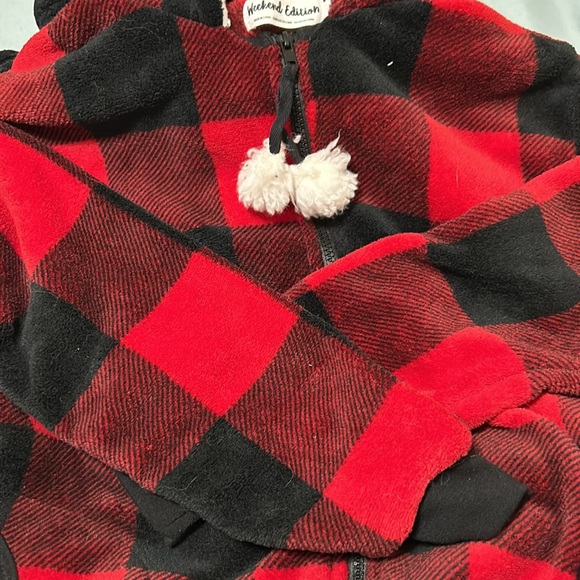 NWT - weekend edition plaid red/black onesie - Picture 3 of 6